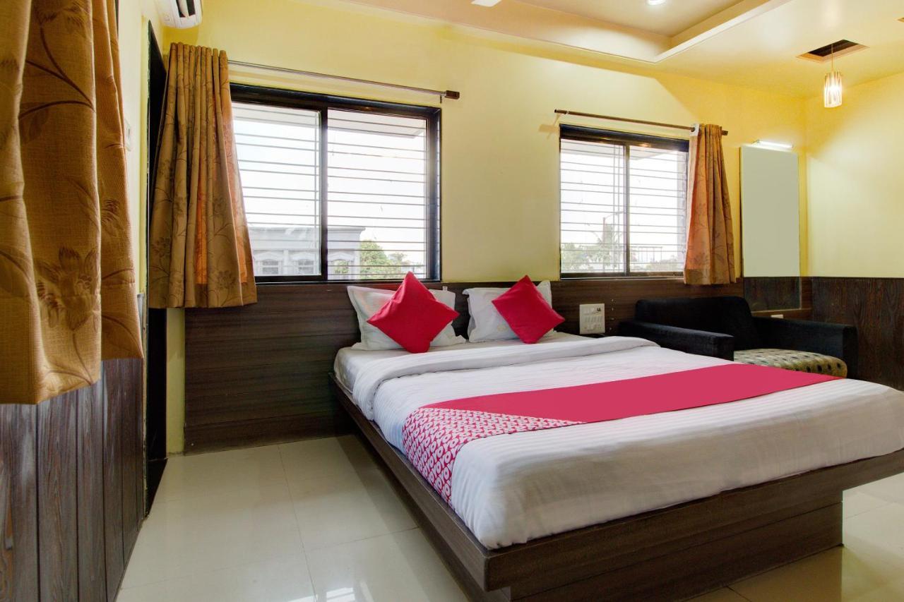 Oyo Slp013 Savan And Sapna Lodging Hotel Solapur Buitenkant foto