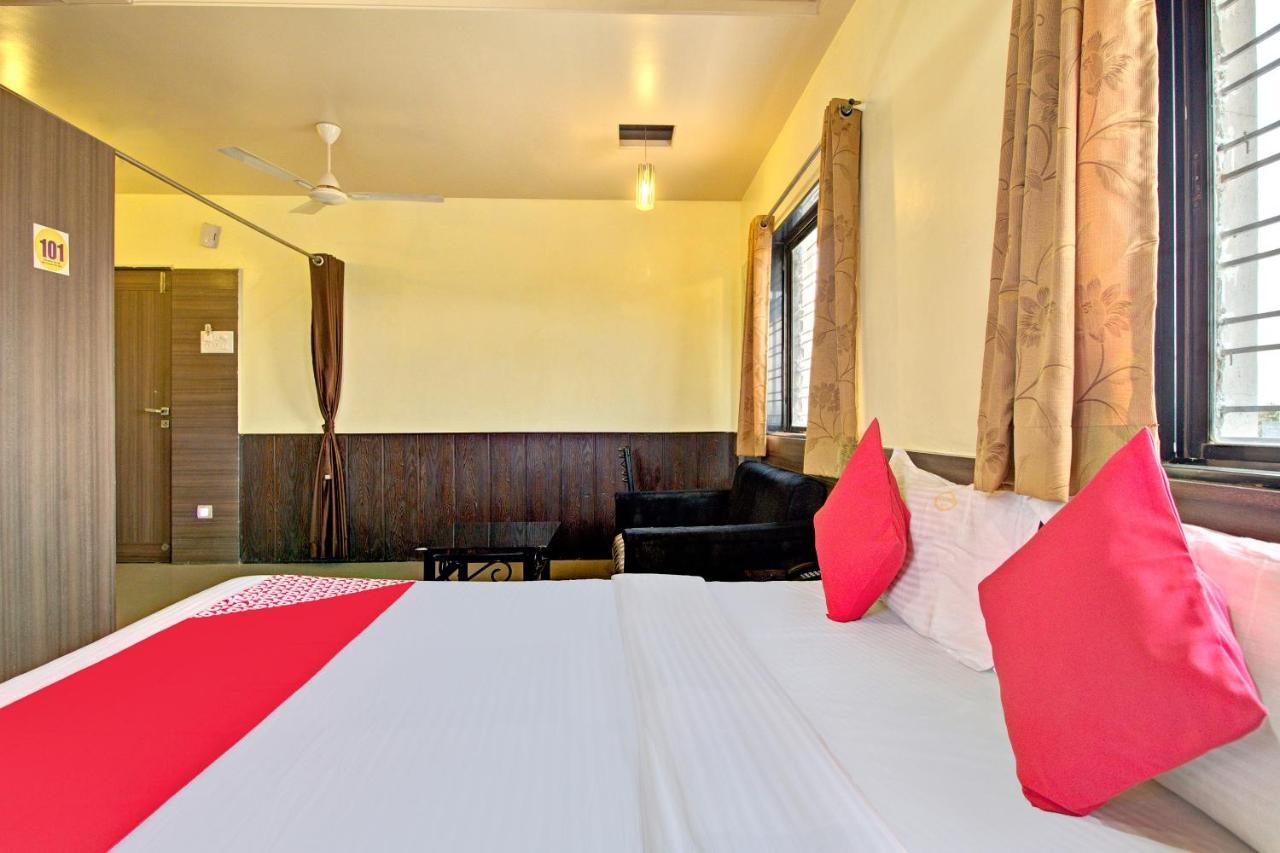 Oyo Slp013 Savan And Sapna Lodging Hotel Solapur Buitenkant foto